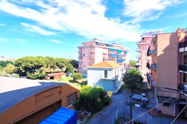 Ampio Trilocale con Balcone con scorcio di Vista Mare - Albenga a  per 170000